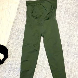 Blanqi everyday leggings size large in olive green